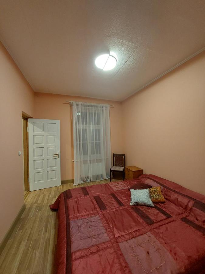 Pils Ielas Apartamenti Kandava Exterior photo